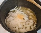 Foto del paso 3 de la receta Dados de pollo en salsa de calabacín y nueces