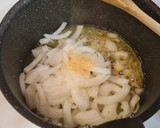 Foto del paso 3 de la receta: Dados de pollo en salsa de calabacín y nueces