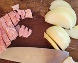 Foto del paso 1 de la receta: Tortilla de papa con jamón y cebolla