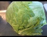 Une image de l'étape 1 de Salade iceberg et tomates aux raisins marinés sauce tomates séchées.