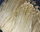 Foto langkah ke 1 dari resep Jamur enoki goreng.