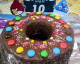 Foto langkah ke 6 dari resep Kue ulang tahun brownies kukus lapis coklat leleh irit bahan.