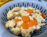 Hình bước làm 2 của món Bông Cải Trắng Ngâm Chua Ngọt