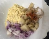 A picture of step 2 of Aloo pyaz ke pakore.