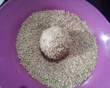 A picture of step 6 of Sesame Chocolate & dry dates balls.