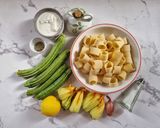 Foto del passaggio 1 della ricetta Calamarata di zucchine e stracciatella