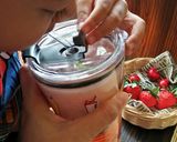 Foto langkah ke 3 dari resep Jus Sirsat Mix Strawberry.