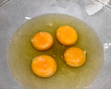 Foto del paso 2 de la receta: Receta número 300: Tortilla de patatas con salsa de trufa 😱😱