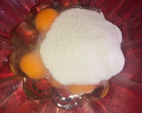 Foto del paso 1 de la receta: Cuadraditos de vainilla, con trozos de manzana, pasas de uva, bañada con chocolate
