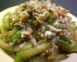 รูปขั้นตอนการทำที่ 3 ของ ฟักแม้วผัดไข่ทานได้ทั้งเปลือก+เมล็ด Stir fried Whole Chayote