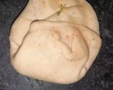 A picture of step 6 of Aloo paratha.
