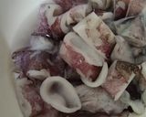 Foto langkah ke 1 dari resep Cumi Basah Saos Tiram.