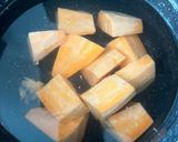 Foto langkah ke 1 dari resep Bubur sumsum candil ubi kuning.