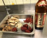 A picture of step 2 of Shaoxing Drunken Shrimp (Wild Sword Shrimp from Penghu).