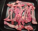 Foto del paso 4 de la receta: Chuletillas de cordero y tomatitos con patatas y pimientos fritos