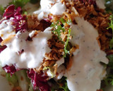 Foto del paso 2 de la receta: Ensalada finas hierbas y cebolla crujiente