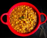 A picture of step 5 of Ghooguni (Spicy White peas curry).