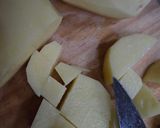 Foto del paso 1 de la receta: Aligot, todo lo rico reunido en un plato: papa, queso, ajo, manteca, crema de leche y pimienta 🇫🇷