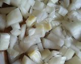Foto del paso 1 de la receta: Patata estofada con costillas y picada