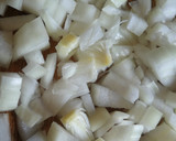 Foto del paso 1 de la receta: Patata estofada con costillas y picada