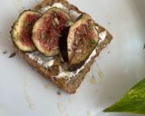 Une image de l'étape 3 de Tartine aux figue miel et fromage frais.