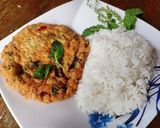 รูปขั้นตอนการทำที่ 2 ของ ข้าวไข่เจียวกระเพราหมูสับ