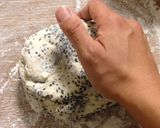 A picture of step 5 of Sesame bagels with rice flour.