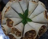 صورة لخطوة 4 من وصفة كورنيات بخبز التورتيا بحشوة لذيذة