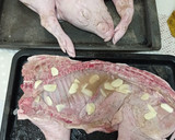 Foto del paso 2 de la receta: Lechoncito al horno al estilo de la Tete para Navidad 🎄