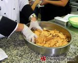 Φωτογραφία βήματος 1 της συνταγής Λαχταριστός κορμός με σιρόπι σοκολάτας και φράουλες