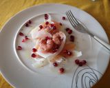 Foto del passaggio 5 della ricetta Salmone, gamberi, finocchi e melagrana