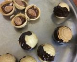 फ़रेरो रॉशर चॉकलेट (Ferrero Rocher Chocolate recipe in Hindi) रेसिपी चरण 2 फोटो