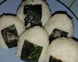 Foto langkah ke 3 dari resep Onigiri(Nasi Kepal Jepang).