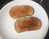Foto del paso 2 de la receta: Tostada de tomate y aguacate