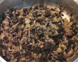 Foto del paso 5 de la receta: Quiche de Morcilla, Repollo, Pera y Piñones