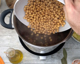Foto del paso 7 de la receta: Potaje de garbanzos y judías