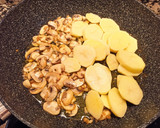 Foto del paso 5 de la receta: Solomillo con patatas y champiñones