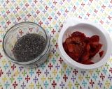 Foto del paso 2 de la receta: Desayuno de chía, yogur, avena y fresas