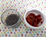 Foto del paso 2 de la receta: Desayuno de chía, yogur, avena y fresas