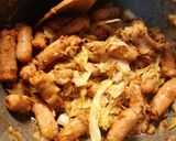 Foto del paso 3 de la receta: Salchichas con repollo frito