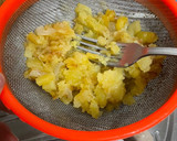 Foto del paso 3 de la receta: Bocadillo de tortilla de patata 🥔