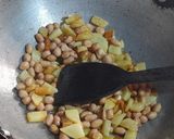 आलू प्याज़ का पोहा(aloo pyaz ka poha recipe in hindi) रेसिपी चरण 2 फोटो
