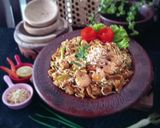 Foto langkah ke 5 dari resep Pad Thai / mie goreng khas Thailand.