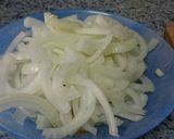 Foto del paso 2 de la receta Merluza con cebolla caramelizada en bermut. Bychusmi