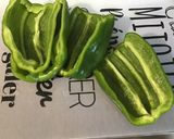 Une image de l'étape 1 de Poivrons verts grillés aux épices marocaines.