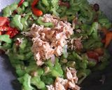 Foto langkah ke 6 dari resep Tumis Paria Udang Rebon.
