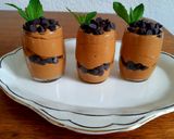 Foto del paso 4 de la receta: Shot de mousse de dulce de leche con chispas de chocolate 🇺🇾