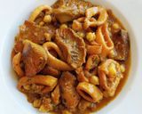 Foto del paso 6 de la receta: Calamares estofados con garbanzos y rovellons