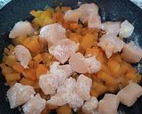 Foto del passaggio 3 della ricetta Bocconcini di pollo con zucca e salsa di soia