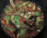 Foto langkah ke 4 dari resep Tumis tongkol asap dengaan Kemangi.